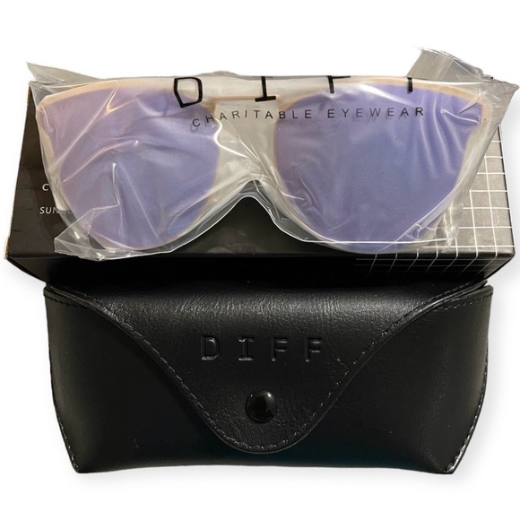 DIFF Sadie Sunglasses Gold Frame Purple Iridescent Mirror Lenses Oversized NWT - Picture 9 of 11